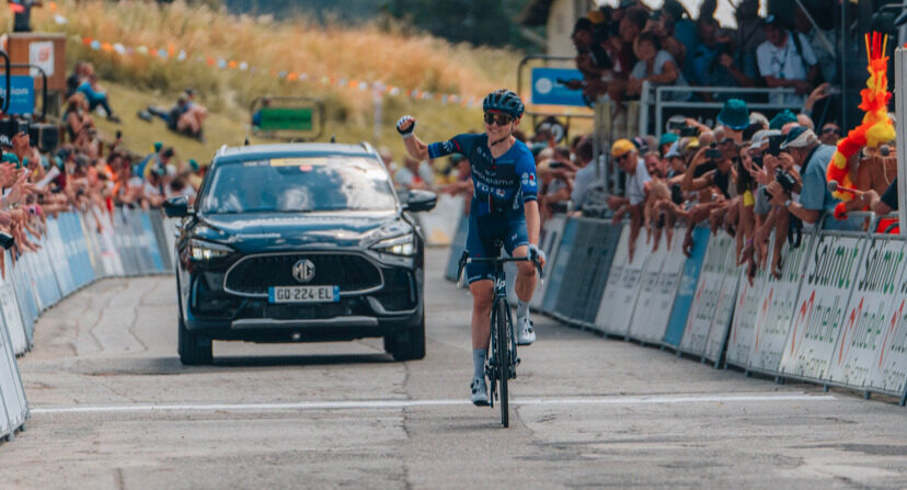 Vainqueur de la dernière étape, Michael Storer remporte en solitaire l'étape reine du Tour de l'Ain @Twitter