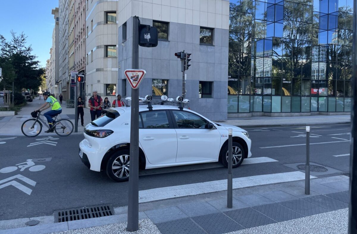 Voiture radar stationnement