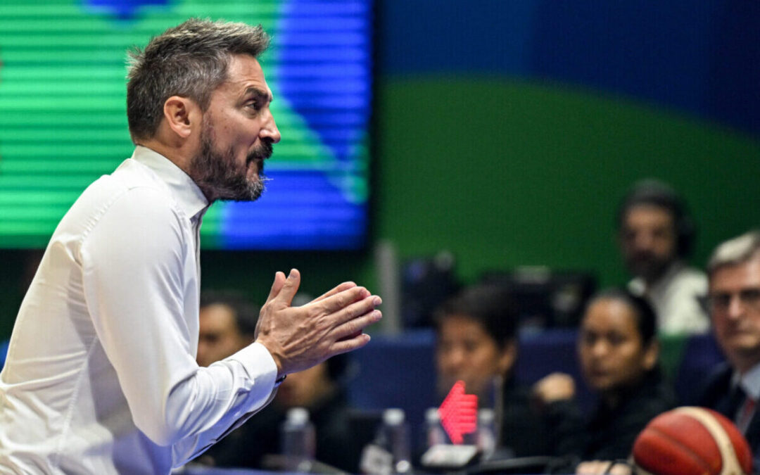 Le sélectionneur italien de l'Asvel, Gianmarco Pozzecco. (Photo de SHERWIN VARDELEON / AFP)