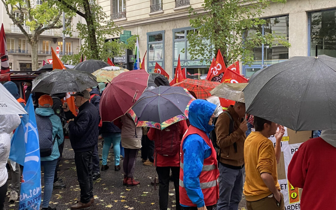 L'intersyndicale du Rhône s'est réunie devant la préfecture le 26 octobre 2023.