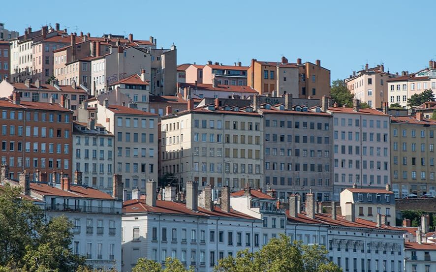 À Lyon, la tendance est similaire. Les prix ont chuté de -6,3 %, passant de 4 975 euros à 4 716 euros le m2. immobilier #W.Pham