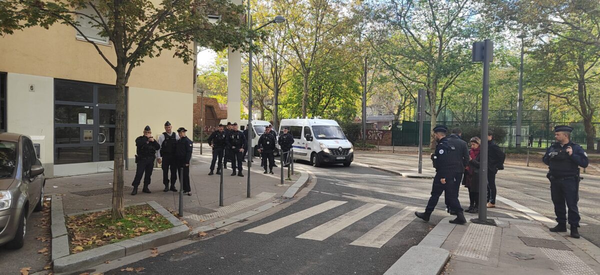 @Léo Olivieri - La police effectue une opération de contrôle dans les rues du Tonkin, à Villeurbanne.