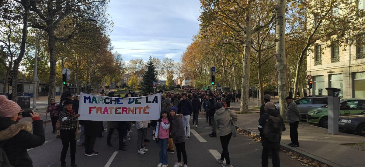 Le rassemblement est parti de la place des Terreaux en direction du parc de la Tête d'Or, à Lyon. (Photo. Léo Olivieri)