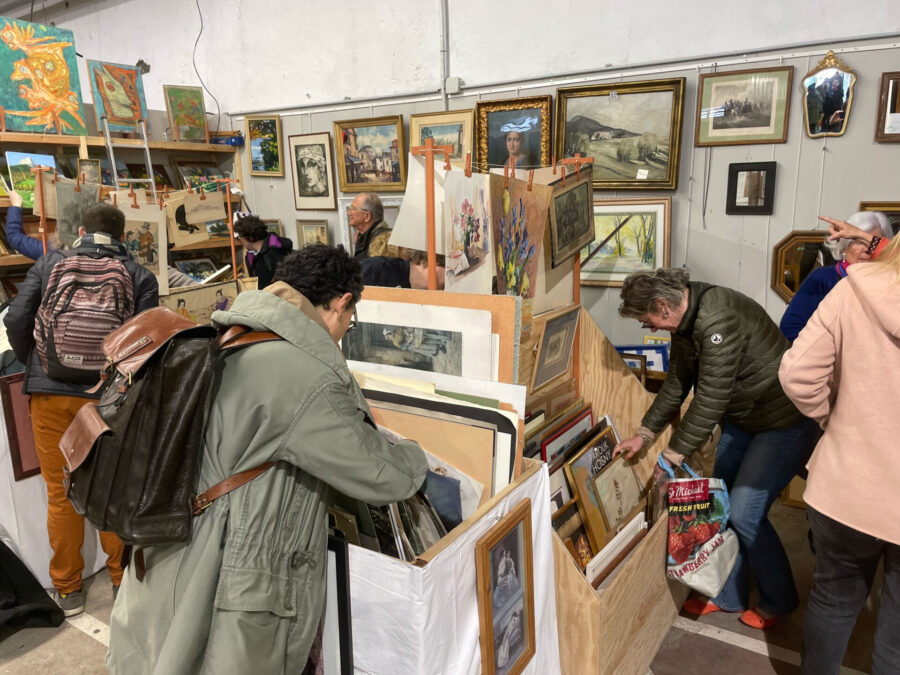 L'accès à la brocante de la Fondation AJD à Lyon est gratuit.