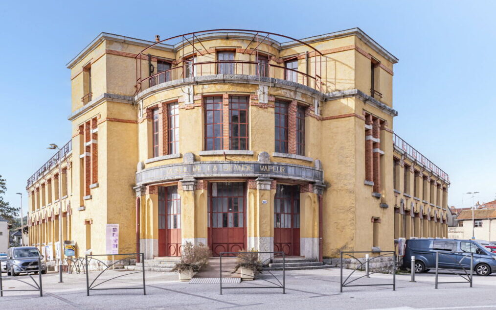 L'usine, la Grande Vapeur, est un bâtiment emblématique de l'industrie du peigne à Oyonnax. • © Fondation du patrimoine -MyPhotoAgency - Jeremy Penel