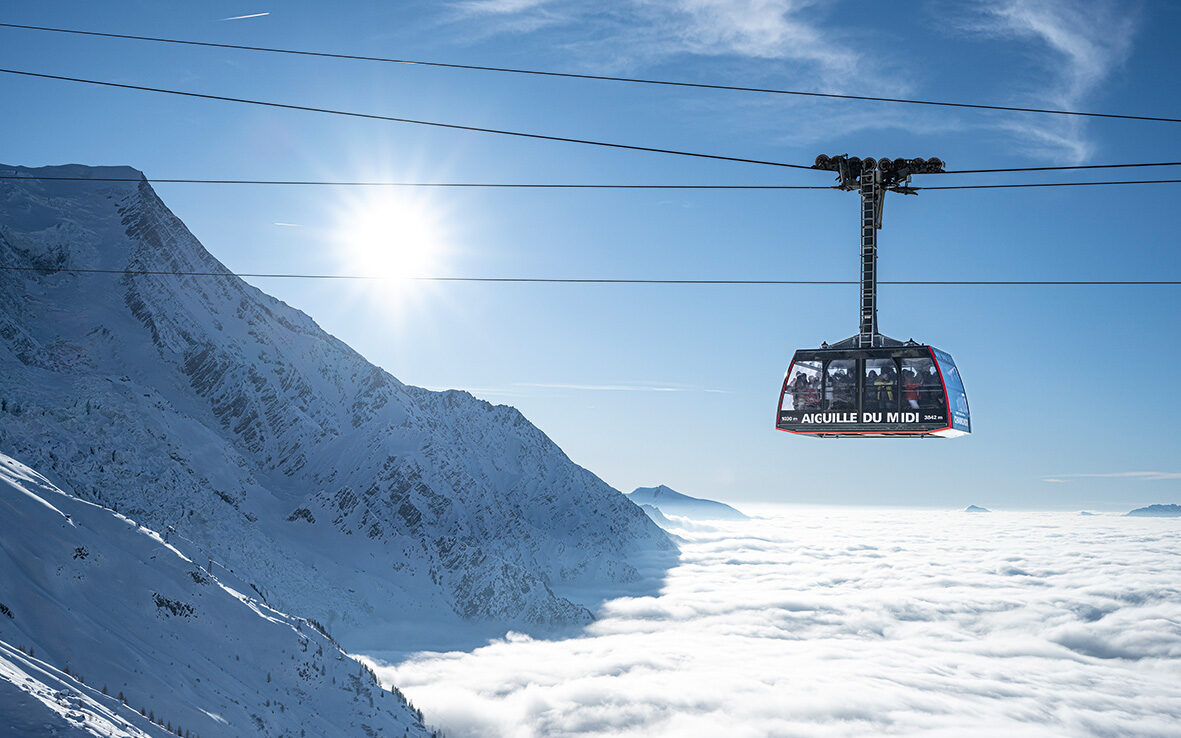 Le téléphérique de l’aiguille du Midi pour tutoyer les sommets