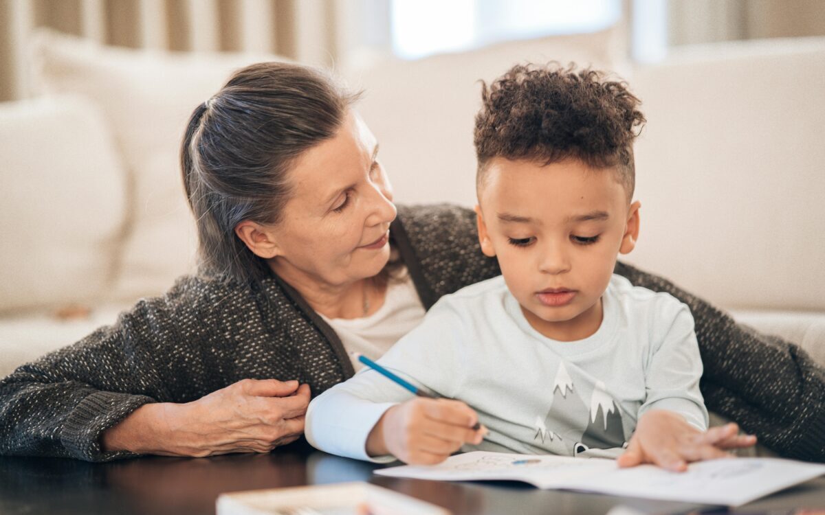 Illustration devoir enfants @Photo de Mikhail Nilov /Pexels