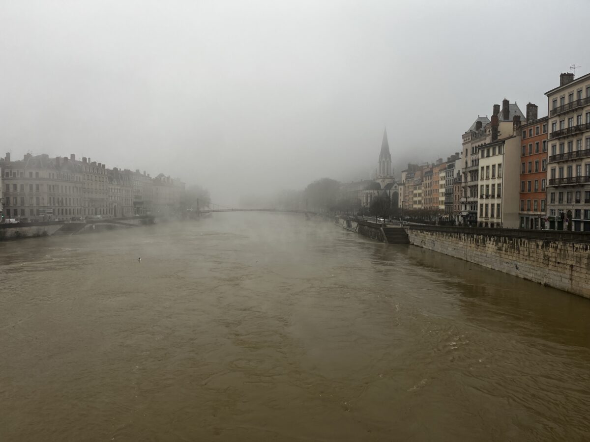 brouillard lyon saone en crue