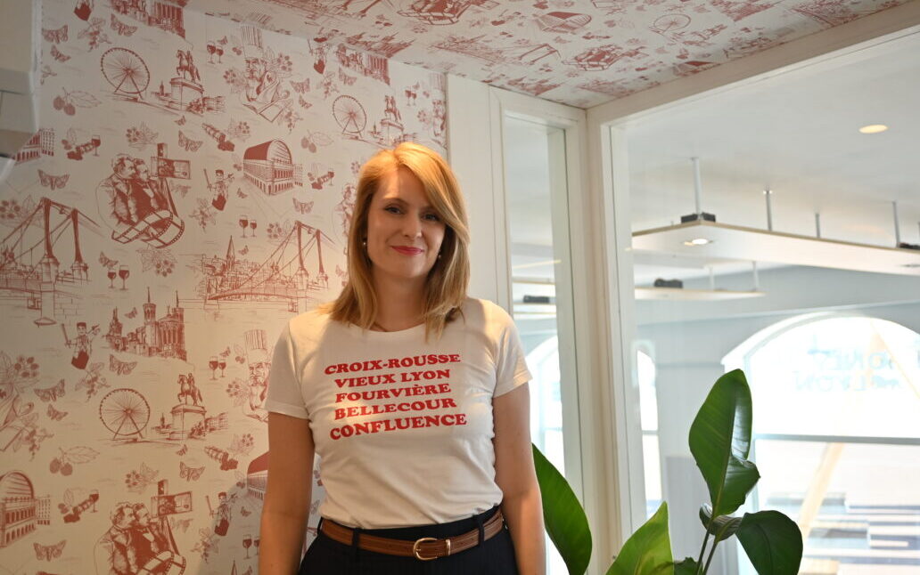 Anaïs conseillère de séjour à l'Office du tourisme