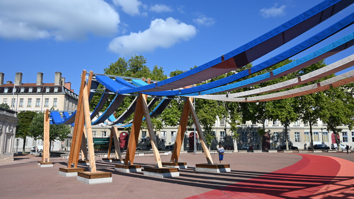 Place Bellecour oeuvre tissage urbain