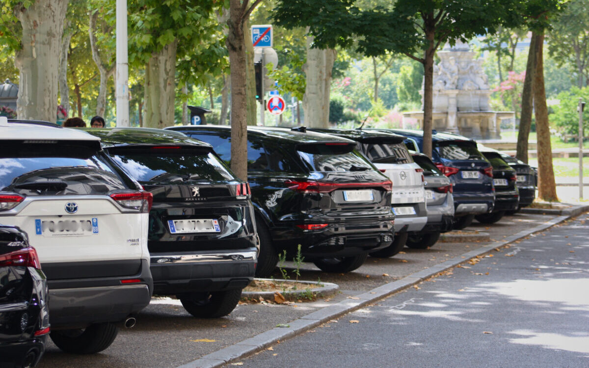 stationnement parking à Lyon SUV à Lyon