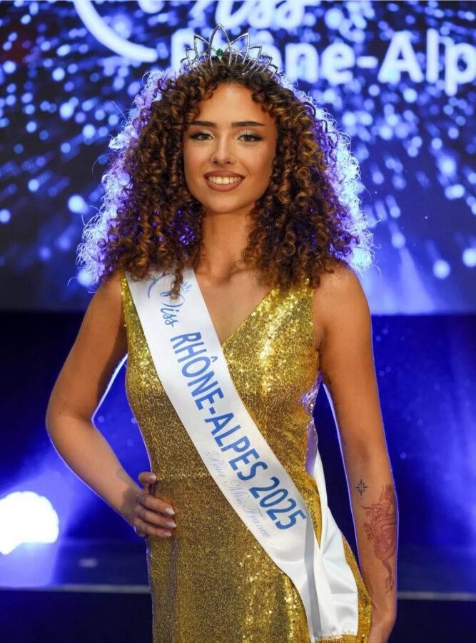 Noémie Baiamonte est élue Miss Rhônes-Alpes 2025. Crédit photo : Mathilde Piante pour le comité Miss Rhône-Alpes.