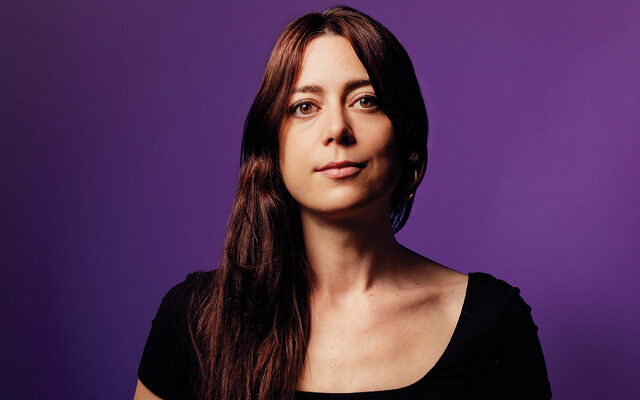 Alice de Rochechouart est docteure en philosophie, autrice de Privilèges. Ce qu’il nous reste à abolir (JCLattès) et créatrice du podcast “Le Phil d’Actu”, elle propose de repenser notre rapport aux privilèges et d’instaurer une véritable politique des biens communs pour plus de justice sociale et de démocratie. © Marie Rouge