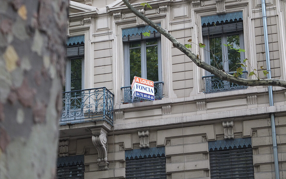la hausse des taux d’intérêt en 2024 a empêché nombre de ménages d’acheter. Résultat : moins de rotation donc moins de logements libérés.