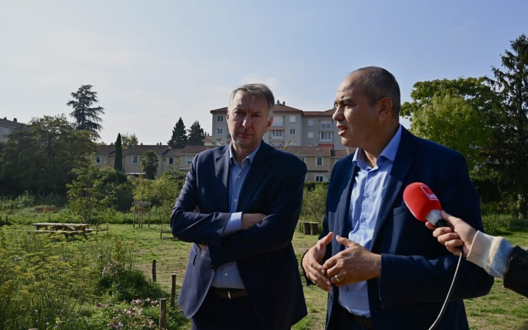 Bruno Bernard et maire de Givors Mohamed Boudjellaba
