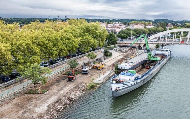 Péniches, quai Neuville-sur-Saône travaux