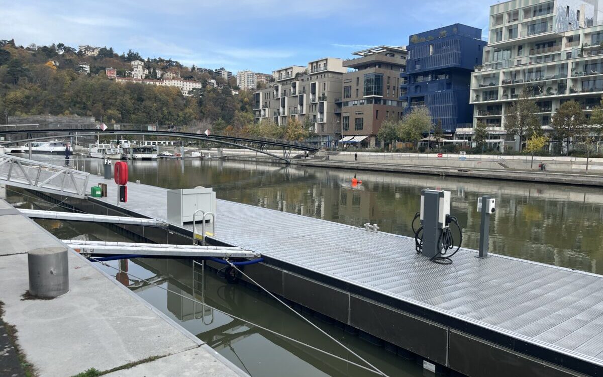 Quai de maintenance pour les navettes fluviales à Confluence. (Clémence Margall)
