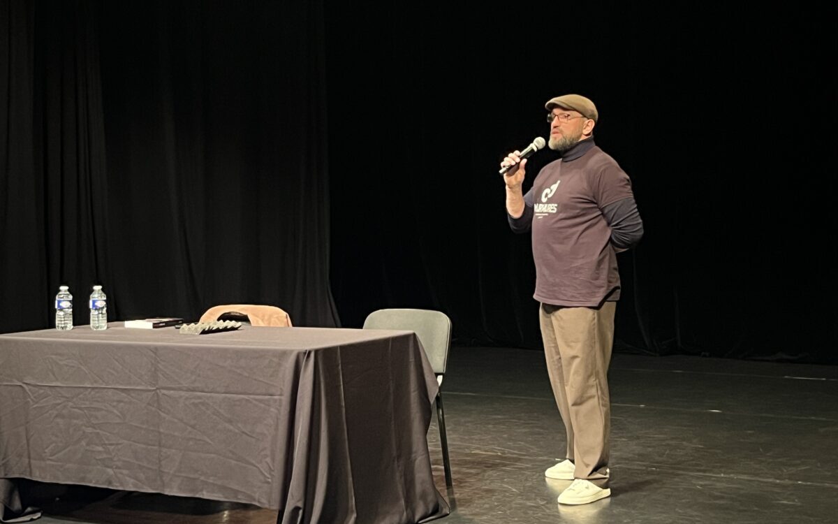 Yannick Deslandes, ancien détenu, alerte sur les dangers du narcotrafic à Villeurbanne. (Clémence Margall)