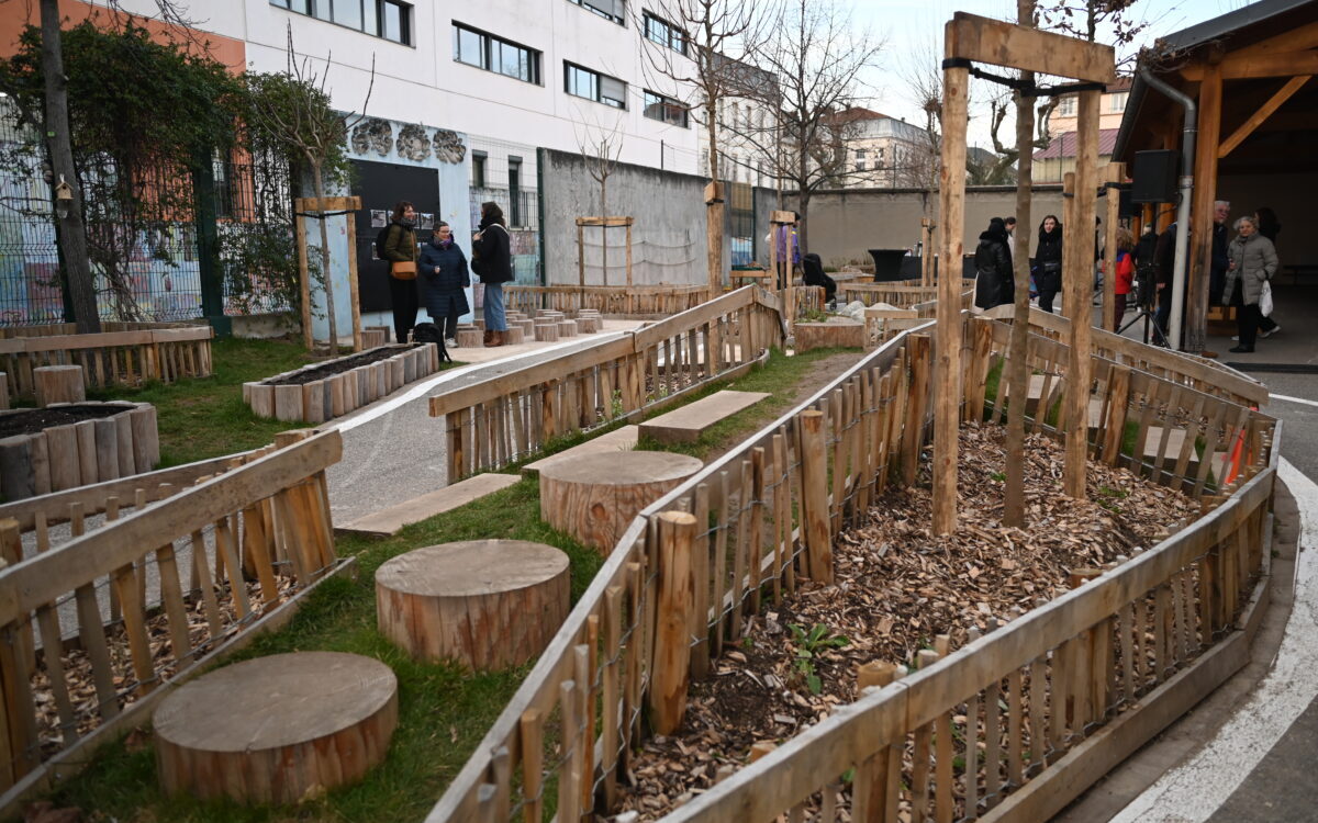 Lyon : l'école des Petits Canuts à son tour dotée d'une "cour nature"