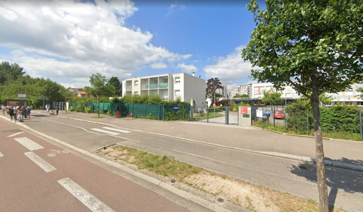 le collège jean Giono à Saint Genis Laval