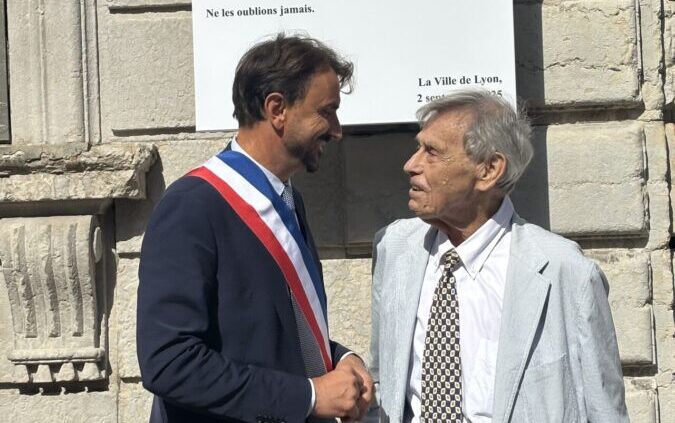 Grégory Doucet, maire de Lyon, et Jean Lévy, rescapé de la Shoah. (@Grégory Doucet)