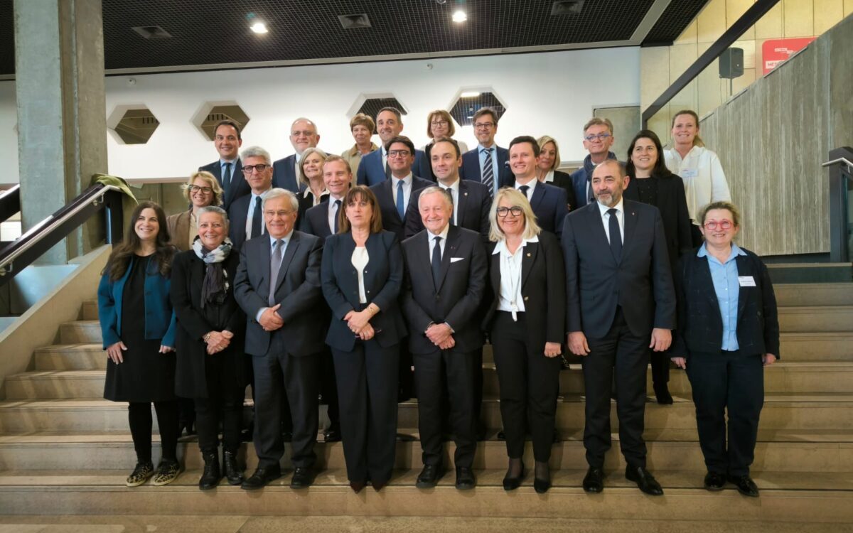 Véronique Sarselli et ses 25 vice-présidents