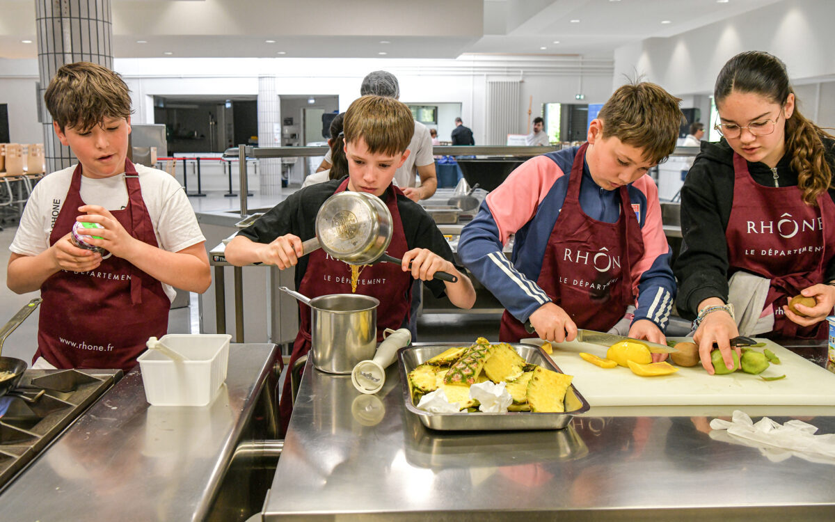 Enfants collégiens cuisine