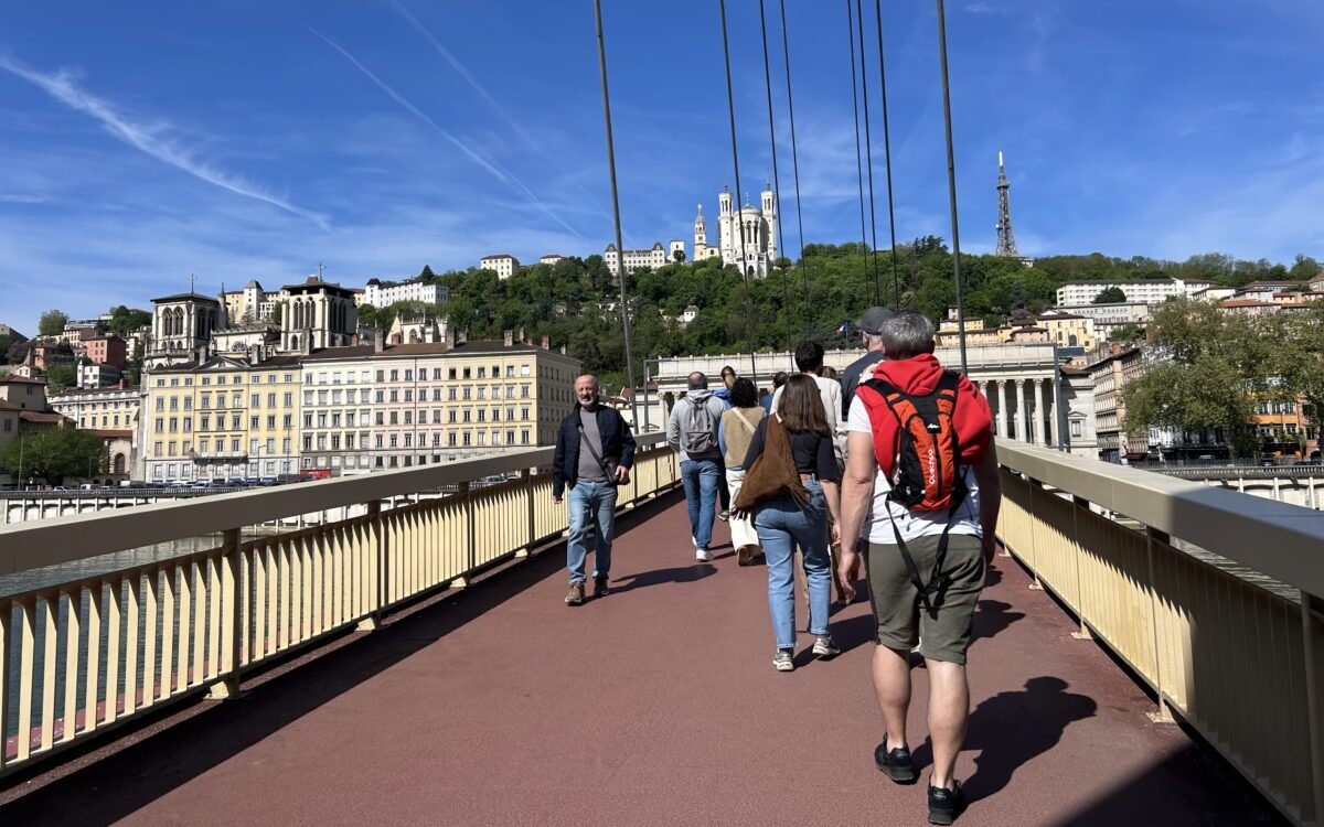 Touristes pont Lyon