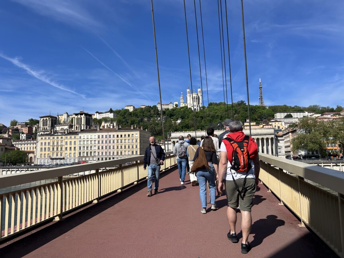 Touristes pont Lyon