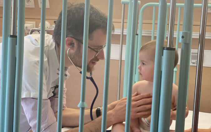 Consultation du Dr Braun, de Sepherine, 8 mois, allergique à la noix de Cajou