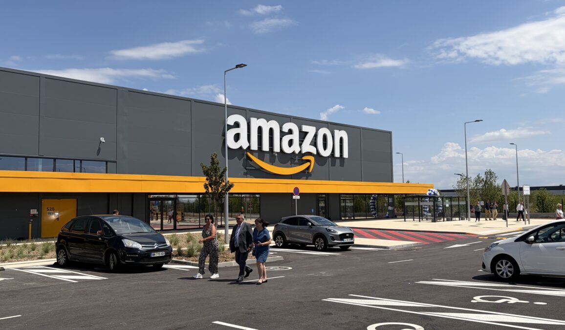 Le nouveau centre de distribution Amazon à Colombier-Saugnieu.