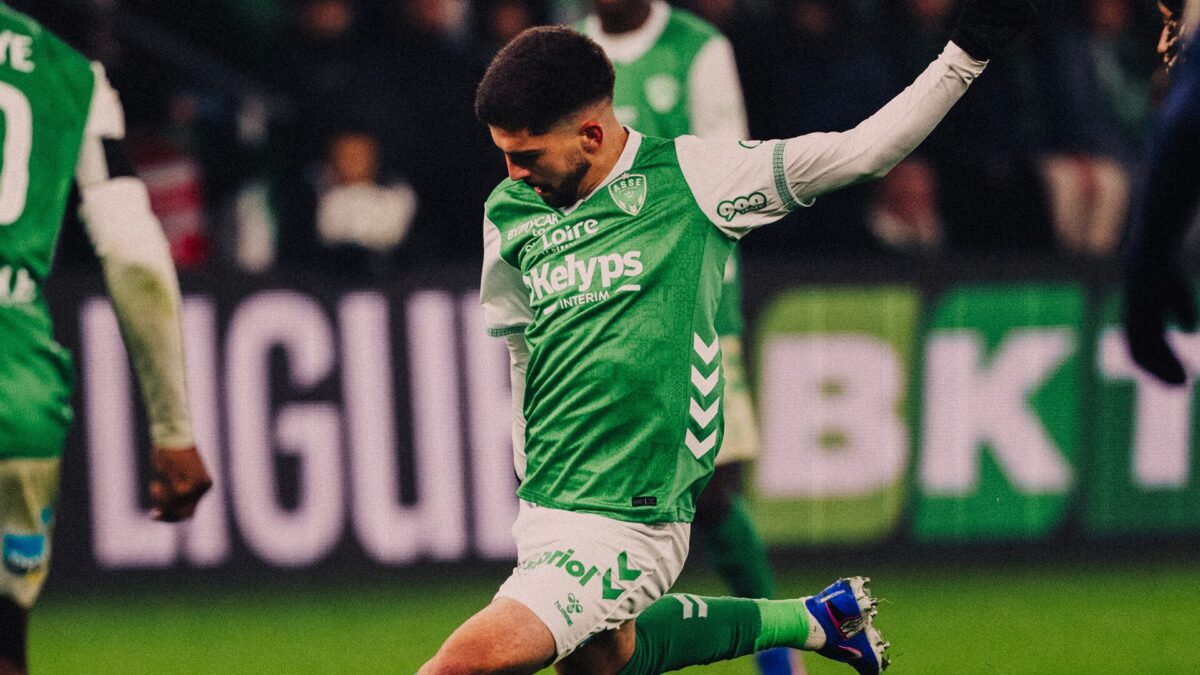 Le logo 900.care présent sous l'aisselle des joueurs. ©ASSE